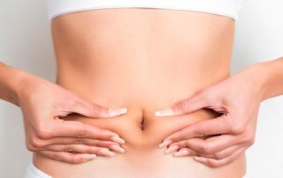 Antes, durante y después de una lipectomía abdominal