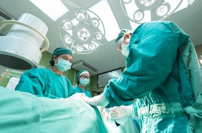 ¿Cuántas cirugías se requieren para extraer totalmente los biopolímeros?