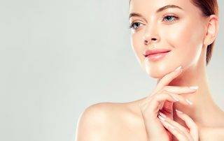 Rejuvenecimiento facial: Conoce el proceso de elevación de cejas y mejillas