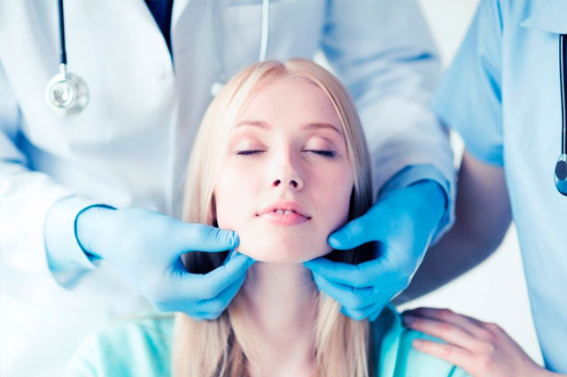 ¿Cómo se realiza una mentoplastia?