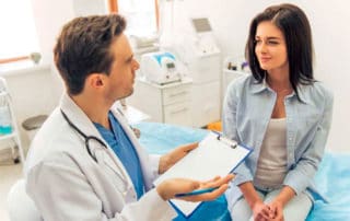 ¿Todos los cirujanos plásticos pueden hacer una extracción de biopolímeros?