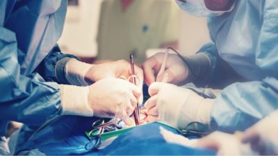 ¿Cómo se retiran los biopolímeros de los gluteos?